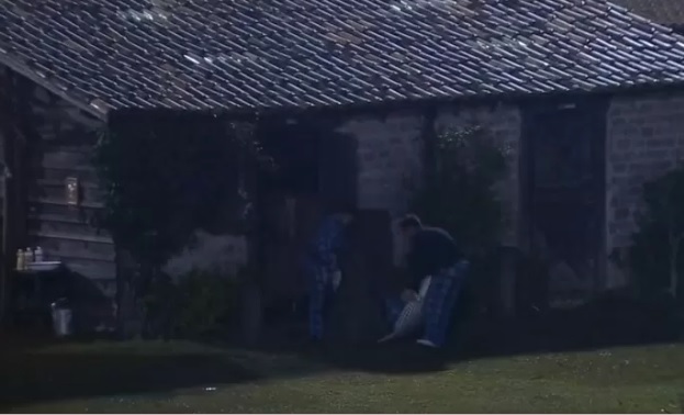 A Fazenda 14: Bruno Tálamo é 'expulso' da baia após roncar demais