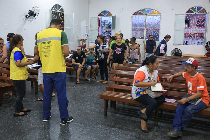 Prefeitura ajuda famílias vítimas de incêndios em Manaus