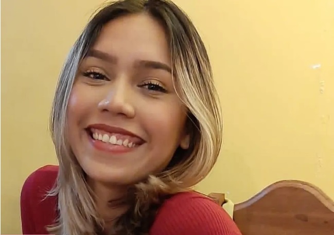 Jovem jogada de ponte por ex-namorado recebe alta em Manaus