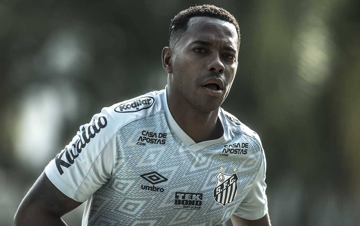 STJ nega pedido de amigo de Robinho para tradução de processo