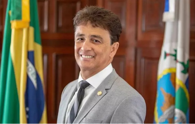 Bebeto detona Romário após ser chamado de traidor: 'Está ficando velho e esclerosado'