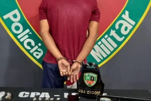 Homem com tornozeleira é preso com bolsa recheada de drogas em Manaus