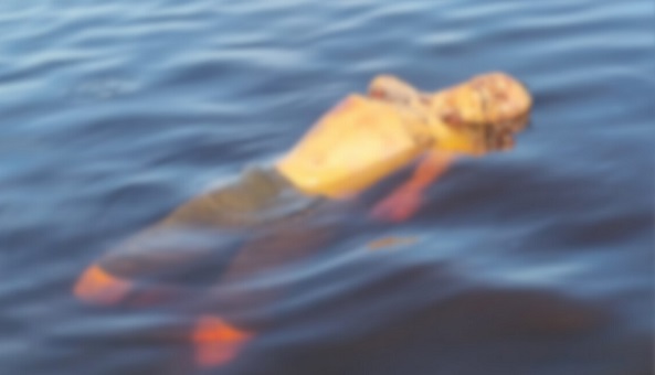 Pescadores encontram corpo de homem boiando em lago em Manaus