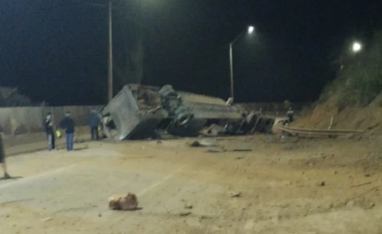 Torcedores do Corinthians morrem após ônibus capotar em Belo Horizonte