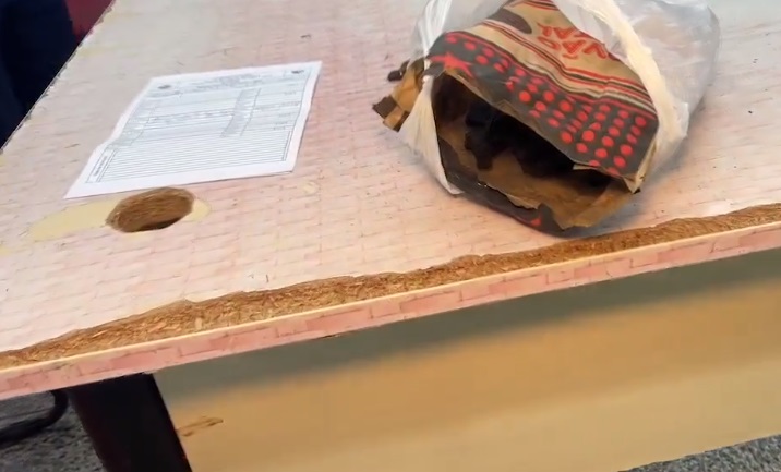 'Neguinho' é preso com saco de carvão recheado de drogas em Manaus