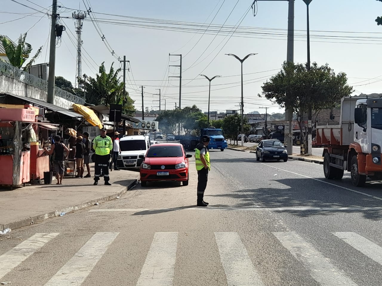 Paradas de ônibus são fiscalizadas em avenida de Manaus