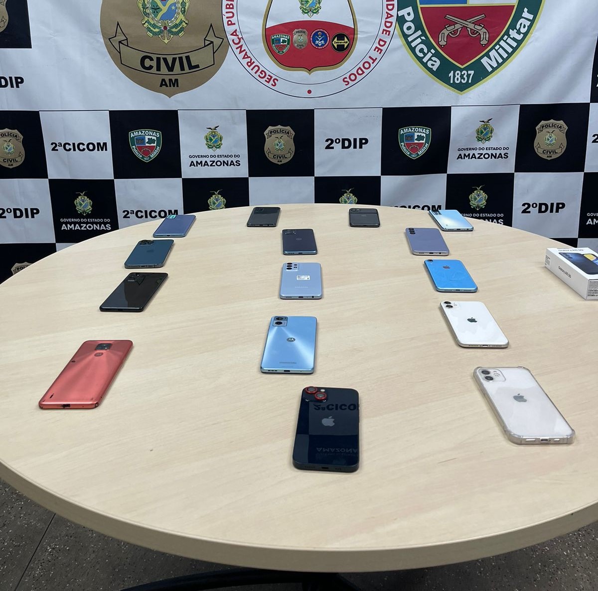 Polícia recupera 30 celulares roubados, em 2 meses, em Manaus
