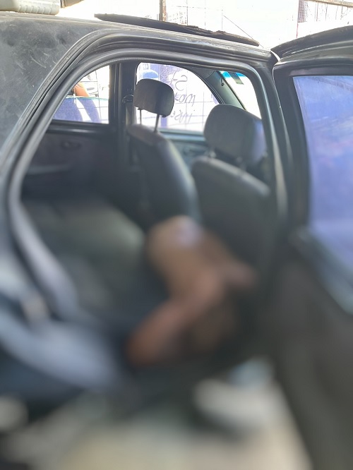 Mecânico é encontrado morto dentro de carro em oficina no Cidade de Deus