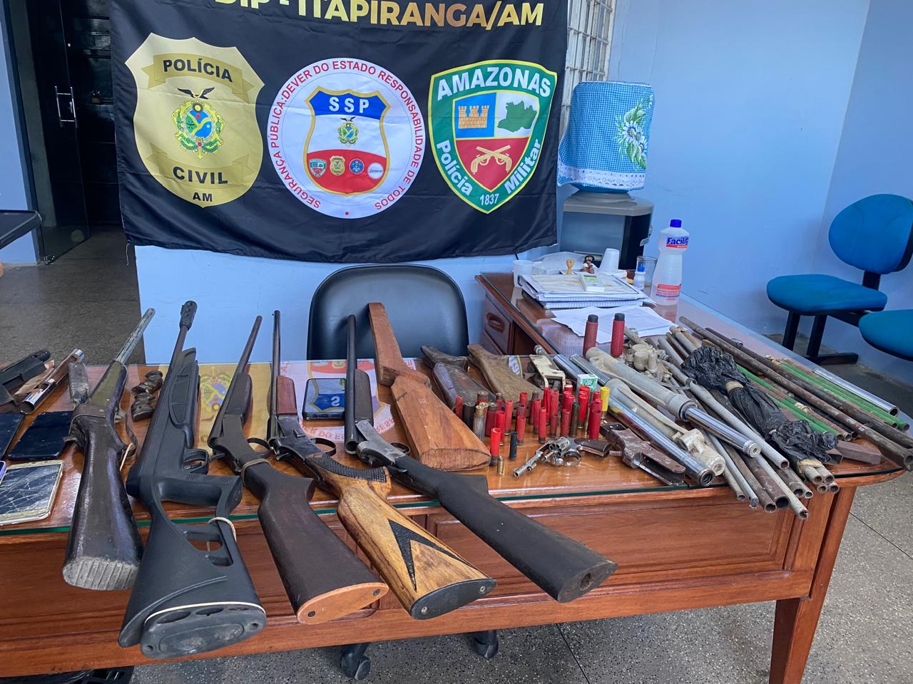 Armeiros envolvidos com organização criminosa são presos em Itapiranga