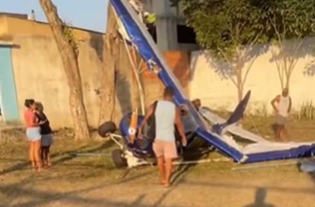Avião fica destruído após pouso forçado no Rio de Janeiro