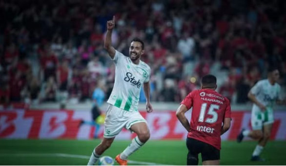 Juventude vence o Athletico, por 2 a 1, e se afasta do Z4 do Brasileiro