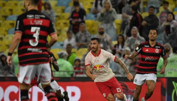 Flamengo vence Bragantino por 2 a 1 pelo Brasileirão