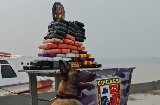 Dois homens são presos com 58 kg de drogas em porão de barco em Coari