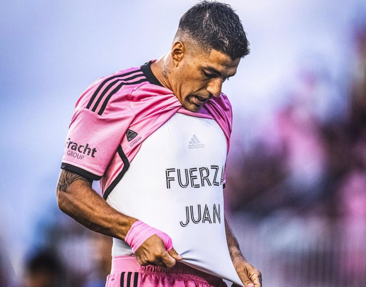 Suárez lamenta morte de Izquierdo: 'dor, tristeza, difícil de explicar'