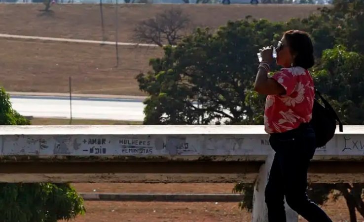 Inmet emite alerta de baixa umidade para 15 estados e o DF