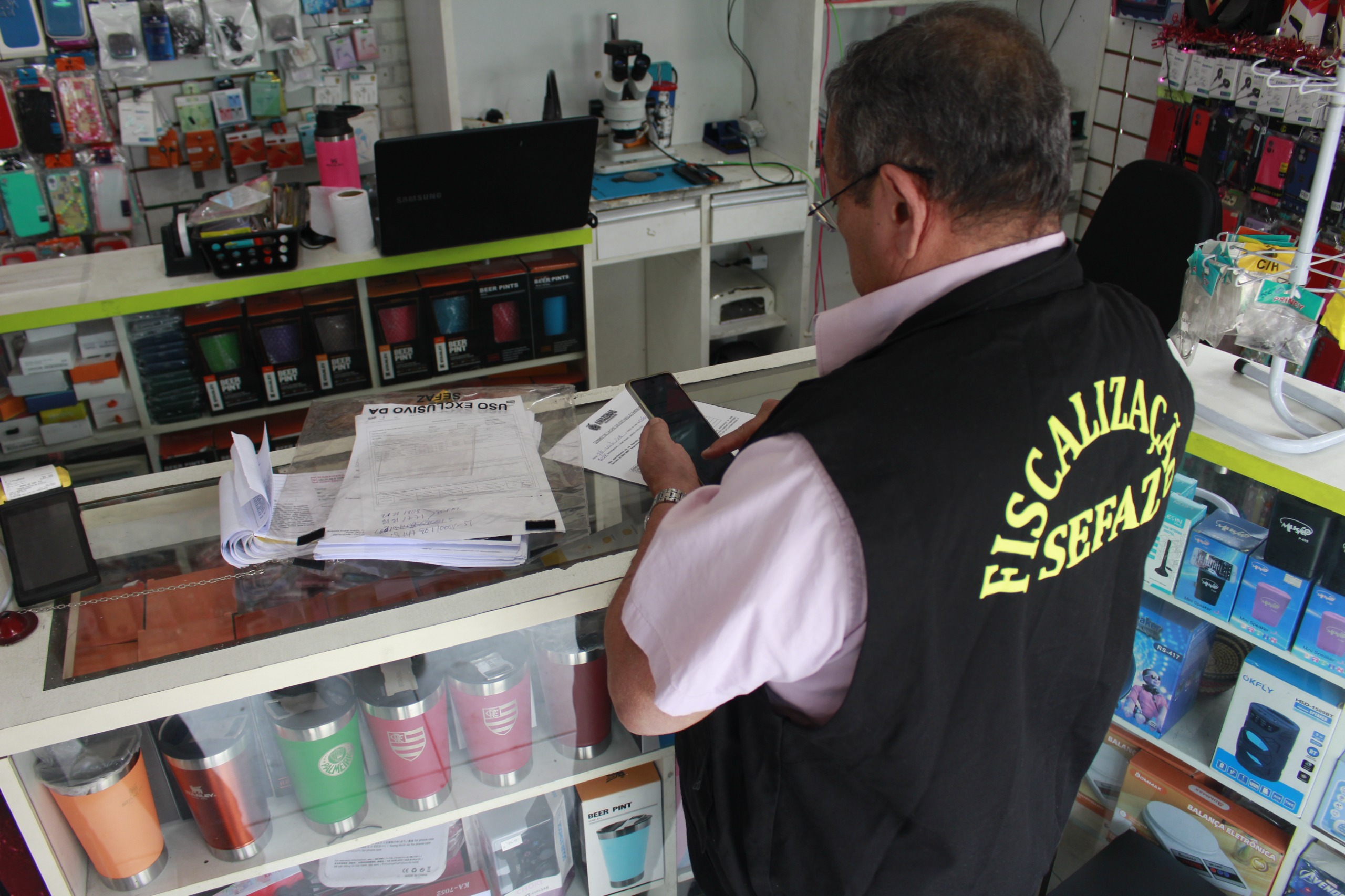 RecuperaFone: assistências técnicas são interditadas no Novo Aleixo