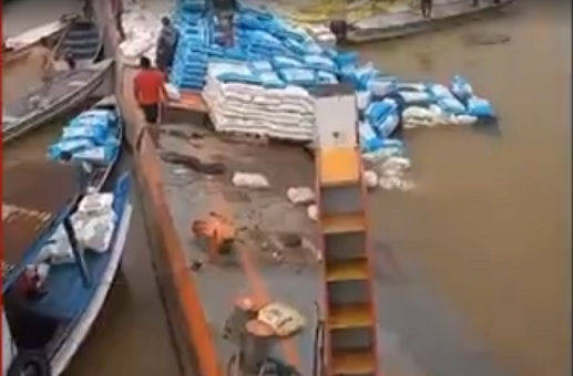 Balsa com alimentos naufraga após bater em pedra no rio em Manicoré