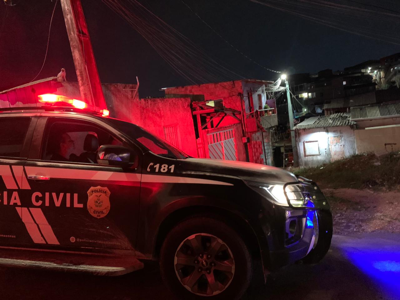 Pistoleiros invadem casa e matam homem a tiros na Compensa