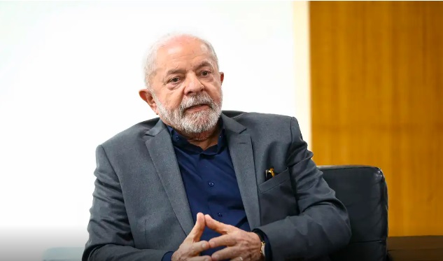 Lula sanciona lei que aumenta pena para feminicídio
