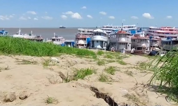 Rachaduras em Porto de Parintins preocupam moradores