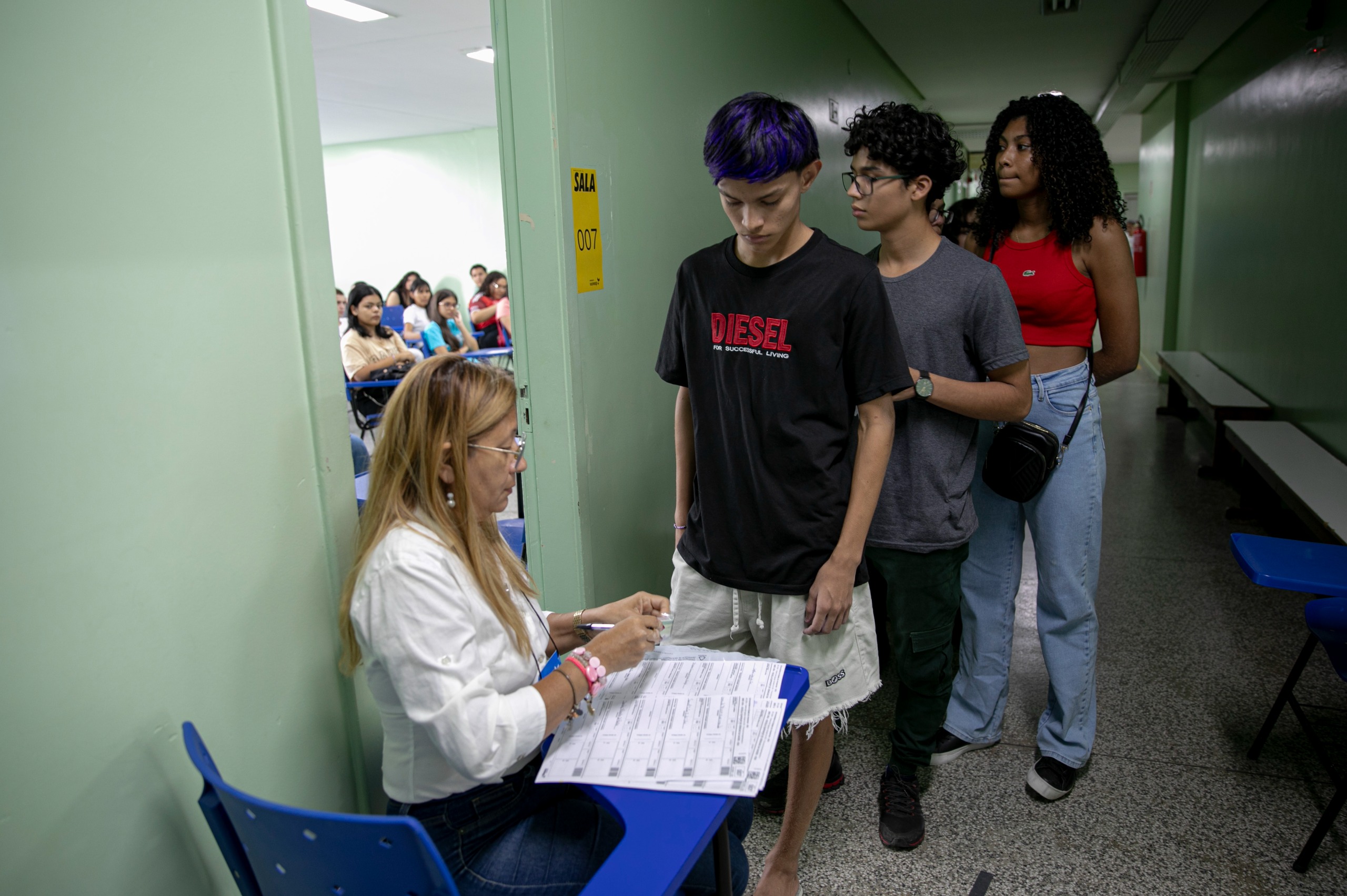 Provas do vestibular da UEA serão aplicadas hoje no Amazonas