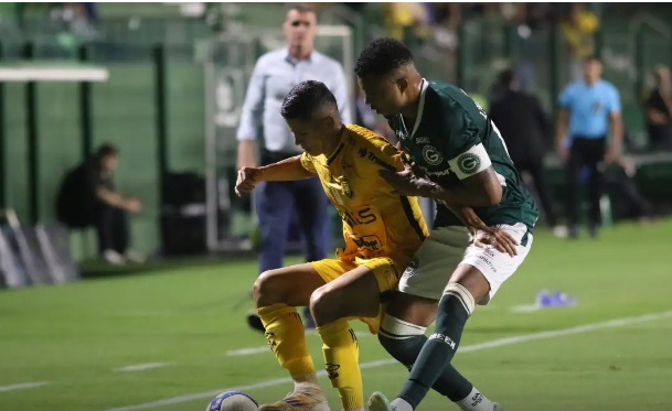 Goiás derrota Amazonas e continua vivo na luta pelo acesso