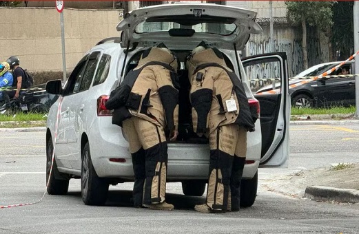 Polícia encontra 80 bananas de dinamite em táxi perto do Fórum