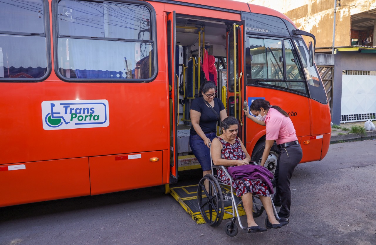 ‘Transporta’ atende pacientes com dificuldade de locomoção em Manaus