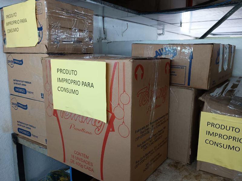 Supermercados são autuados por venda de produtos falsificados em Manaus