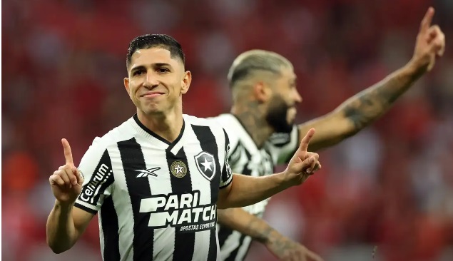 Botafogo derrota Inter e joga por um empate para ser campeão domingo