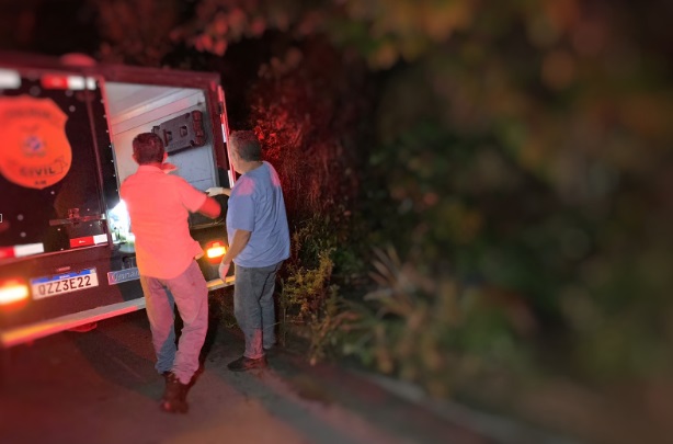 Moradores encontram corpo de homem em calçada no Tarumã