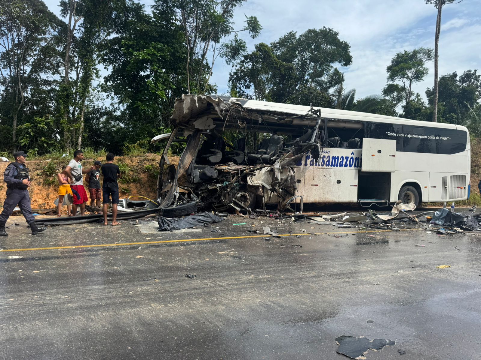 Motorista de carreta tem prisão mantida após acidente com ônibus na AM-010