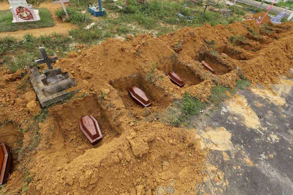 Fetos sepultados estavam abandonados há 3 anos em maternidade de Manaus