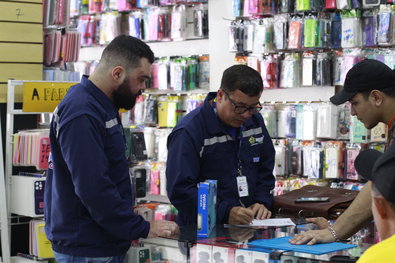 Homem é preso com dois celulares roubados durante fiscalização em Manaus
