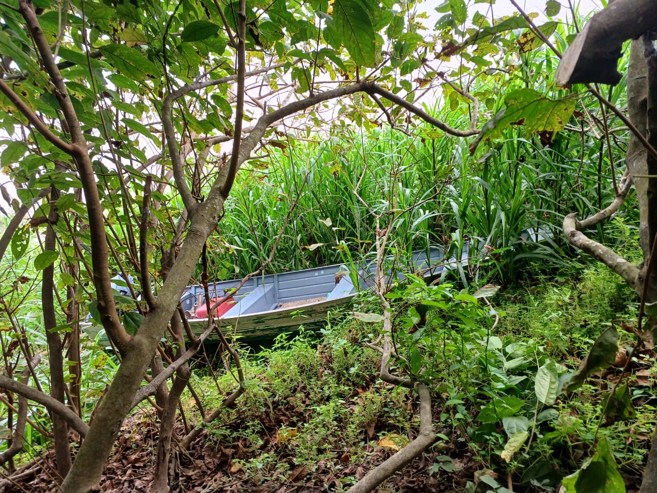 Polícia apreende armamento, munições e embarcação em Coari 