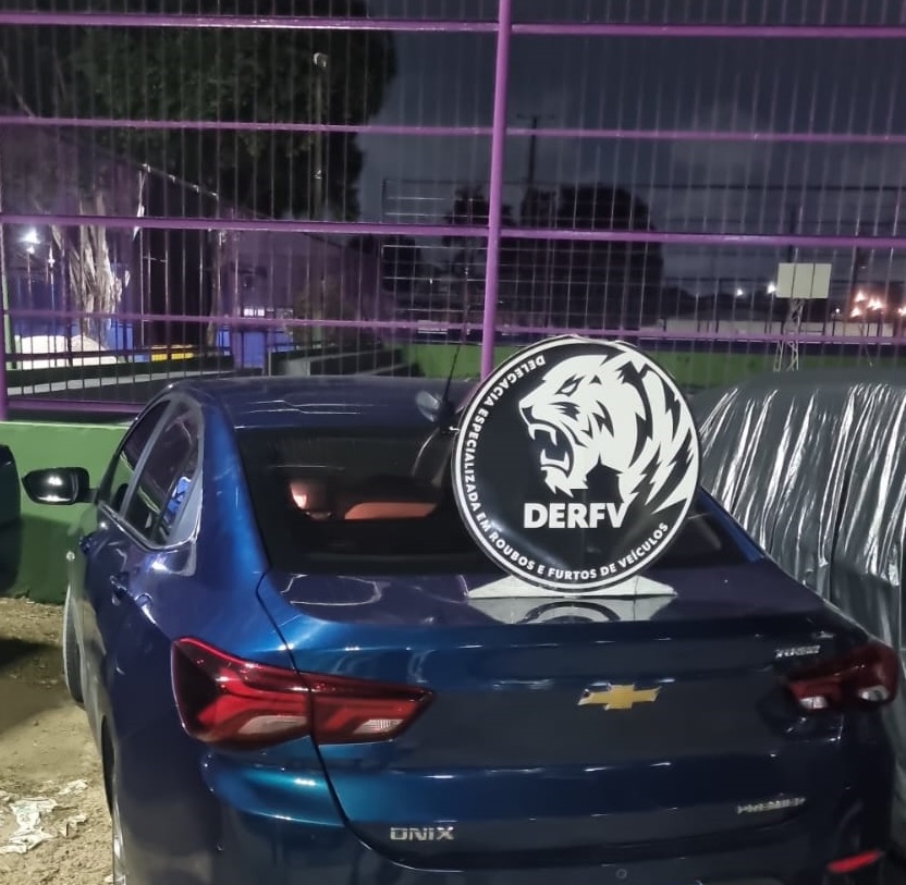 Trio é preso com carro roubado em Manaus