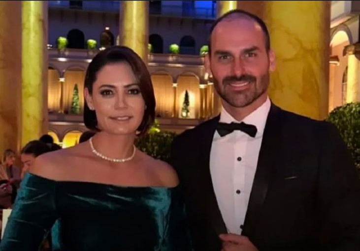Michelle e Eduardo Bolsonaro ficam de fora do Capitólio, mas vão a baile oficial