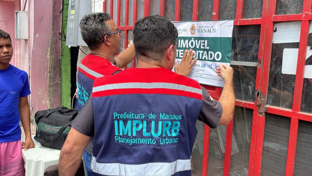 Estabelecimentos de sucatas são interditados no bairro Redenção