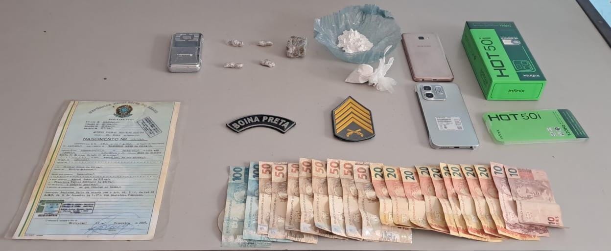 Foragido é preso enquanto vendia drogas em Envira