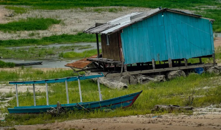 Milhares de ribeirinhos da Amazônia estão em risco por erosão e assoreamento de rios