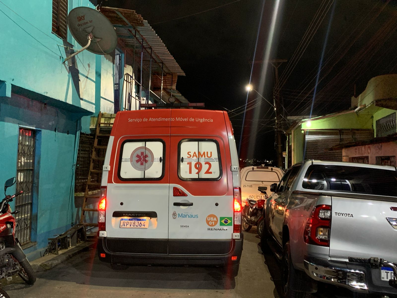 Homem fica com vísceras expostas após ser esfaqueado no Mauazinho