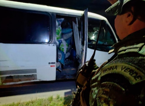 Polícia apreende carvão ilegal armazenados em 170 sacos, na AM-010