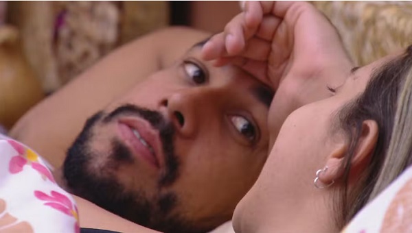 Maike detona reação de Vinícius após Renata voltar da Vitrine do Seu Fifi