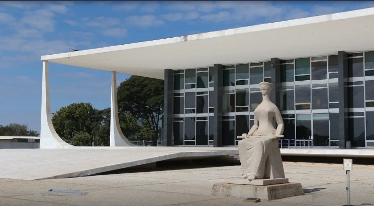 Governo empresta aviões da FAB ao STF e põe lista de passageiros em sigilo por 5 anos