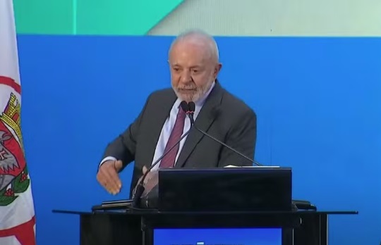 Lula chama diretora-geral do FMI de 'mulherzinha' em discurso