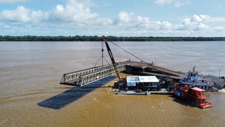 Obras em porto provisório são iniciadas após colisão de balsa em Borba