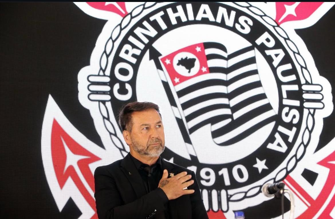 Conselho vota pró-impeachment, e Augusto Melo é afastado do Corinthians