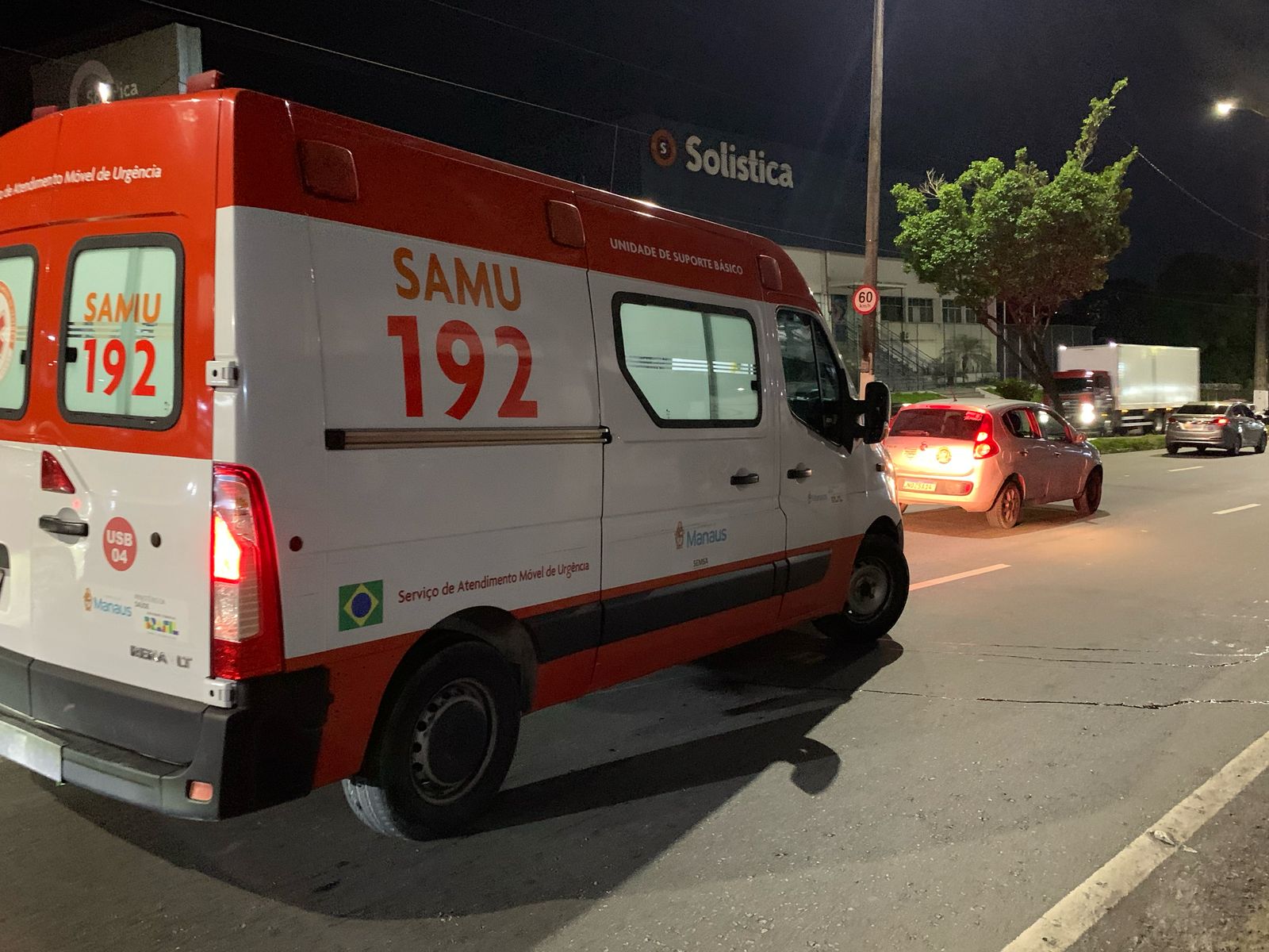 Motociclista fica ferida após ser atingida por motorista de app no Coroado