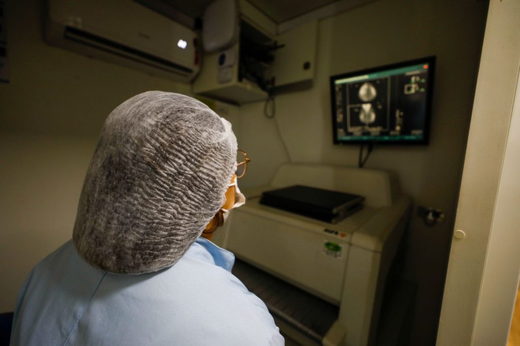 Carreta da Saúde inicia atendimentos na Compensa; veja serviços oferecidos