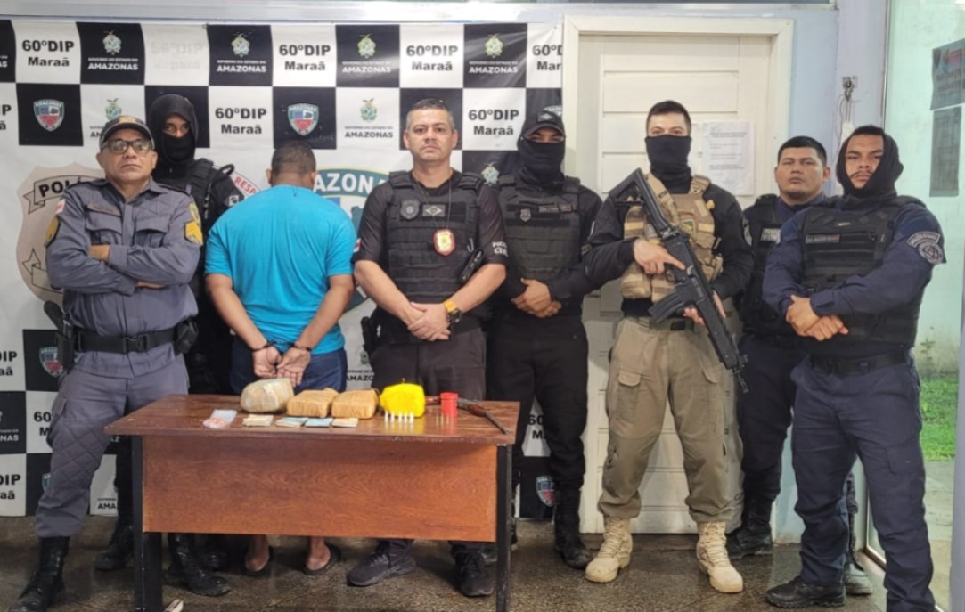 Homem é preso com cocaína, arma e mais de R$ 3 mil em espécie em Maraã